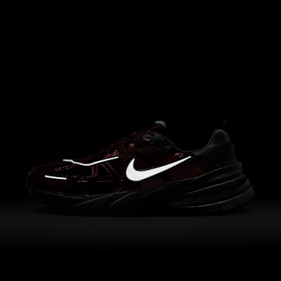 NIKE公式】ナイキ V2K ラン メンズシューズ.オンラインストア (通販サイト)